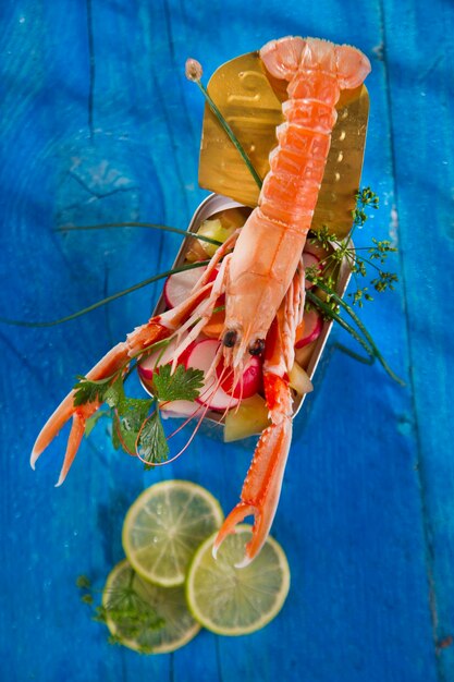 Foto close-up van zeevruchten op tafel