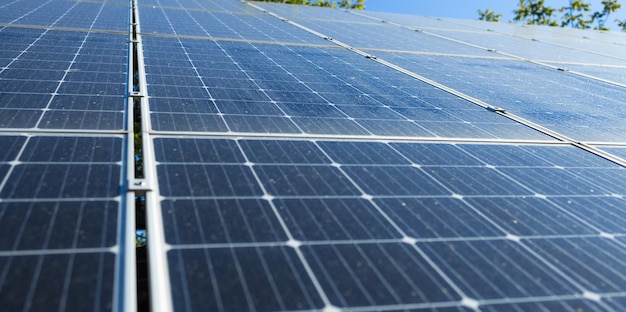 Close-up van zonnecel boerderij elektriciteitscentrale eco technologie landschap van zonnecelpanelen