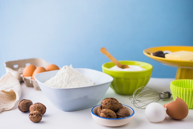 Photo close-up of various baking ingredients on table