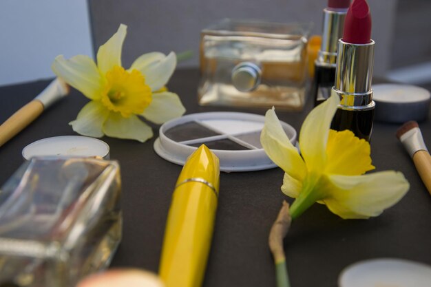 Photo close-up of various objects on table