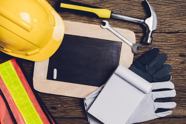 Photo close-up of various work tools on table