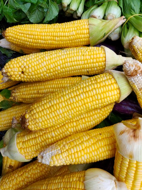 Foto prossimo piano di verdure in vendita al mercato