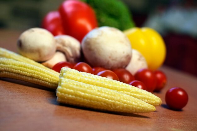 Photo close-up of vegetables on table