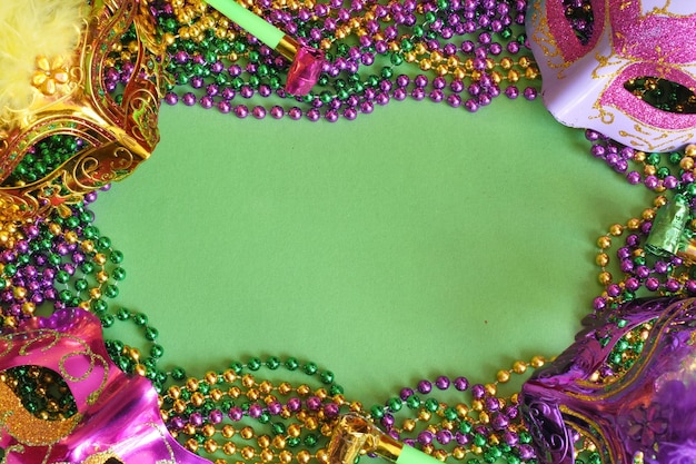 Photo close-up of venetian masks on table