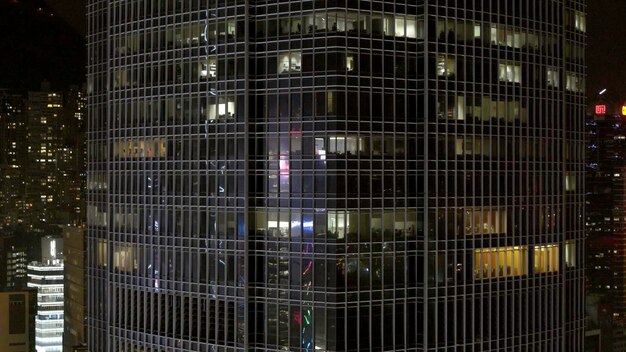 Близкий вид на окна офисов в небоскребах международного делового центра воздушный вид на