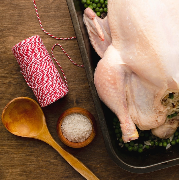 Photo close-up view of turkey preparation for thanksgiving