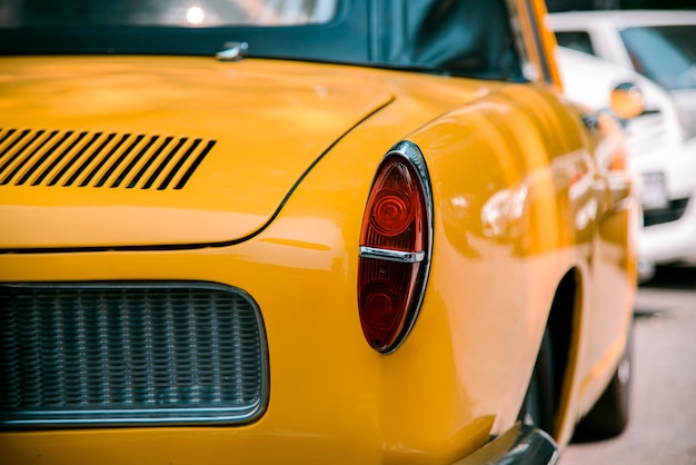 Photo close-up of vintage car on street