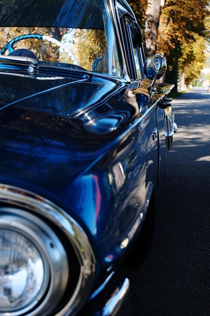 Photo close-up of vintage car on street