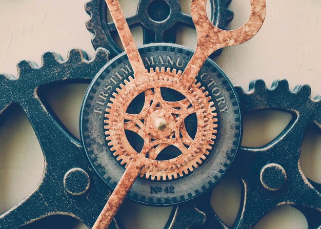 Photo close-up of vintage clock hanging on wall