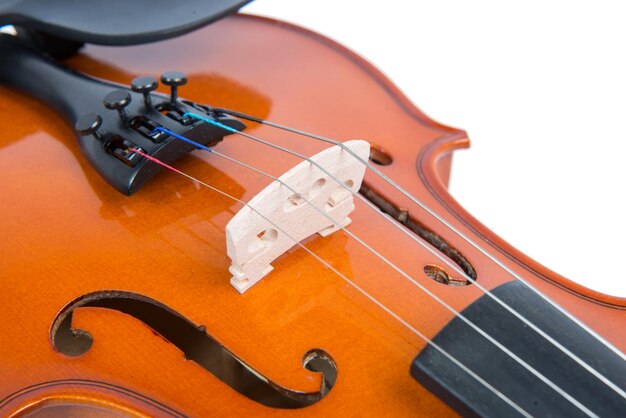 Foto close-up di un violino sul tavolo