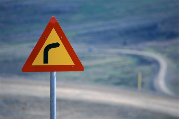 Foto prossimo piano del segnale di avvertimento