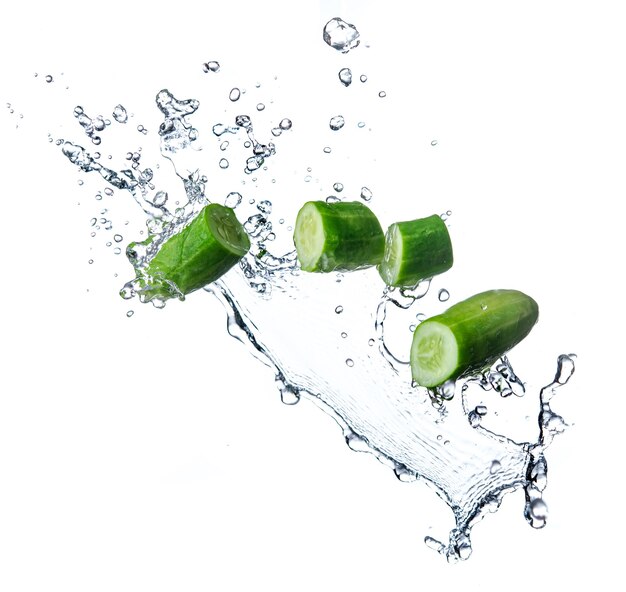 Photo close-up of water drops on glass against white background