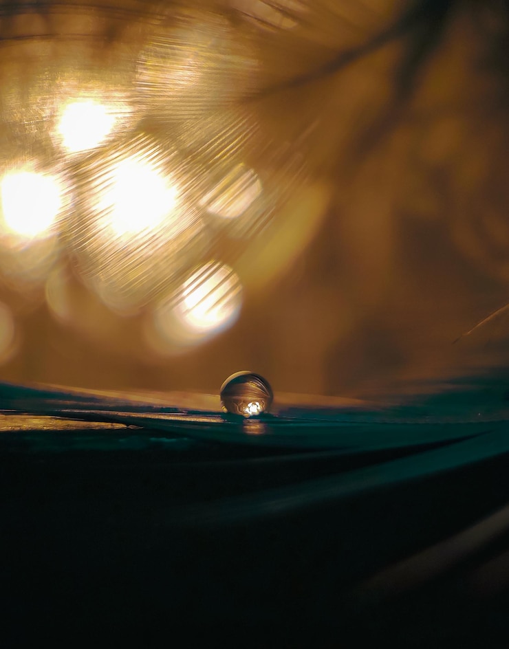 Photo close-up of water drops on metal
