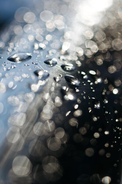 Photo close-up of water drops on the metallic surface