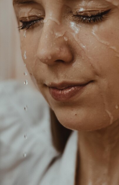 Photo close-up of water flowing on woman face