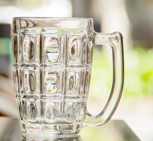 Photo close-up of water in glass on table