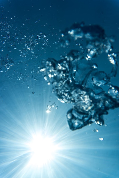 Photo close-up of water splashing underwater