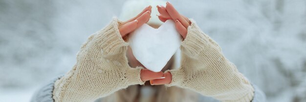 Foto prossimo piano dell'abito da sposa