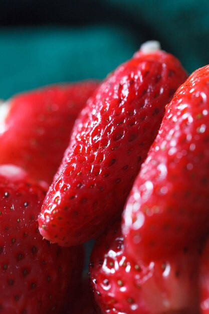 Foto close-up di fragole bagnate