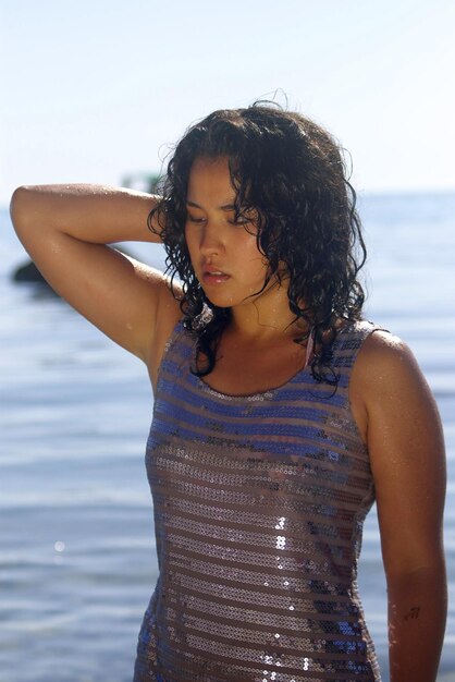 Photo close-up of wet woman standing at beach