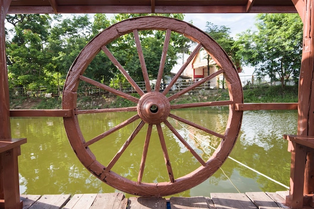 Photo close-up of wheel on tree