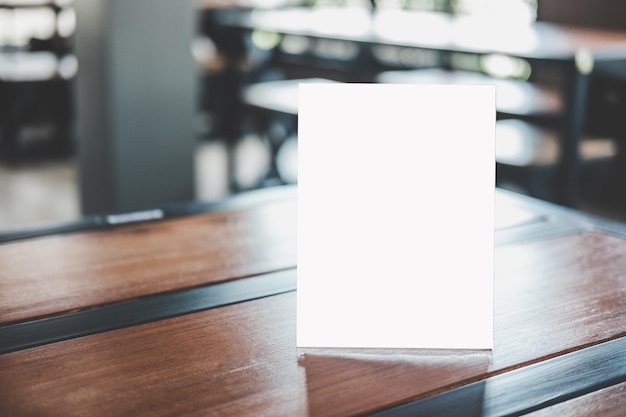 Photo close-up of white paper on table