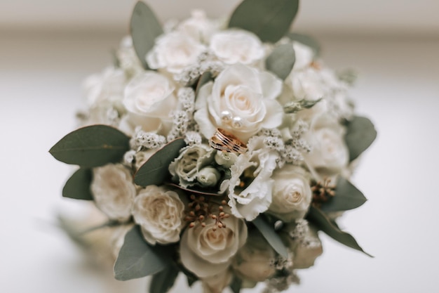 close-up of white rose bouquet on table