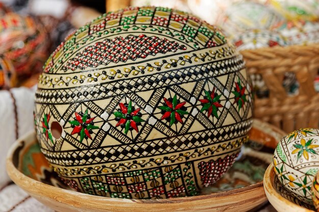 Photo close-up of wicker basket on table