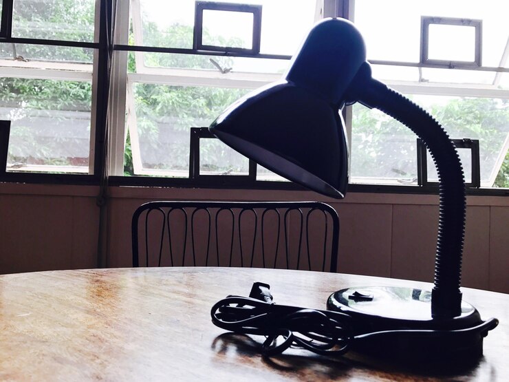 Photo 집 의 테이블 에 있는 창문 의 클로즈업