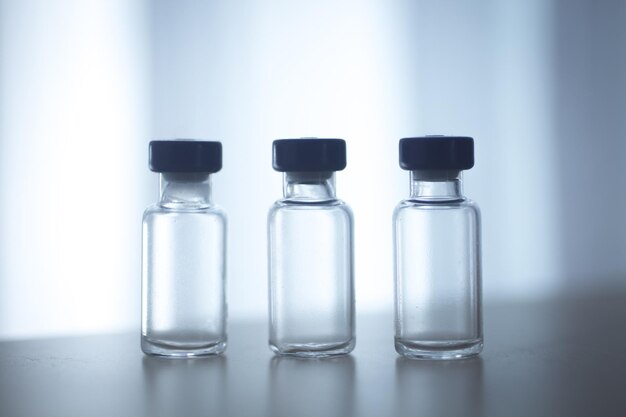 Photo close-up of wine bottles on table