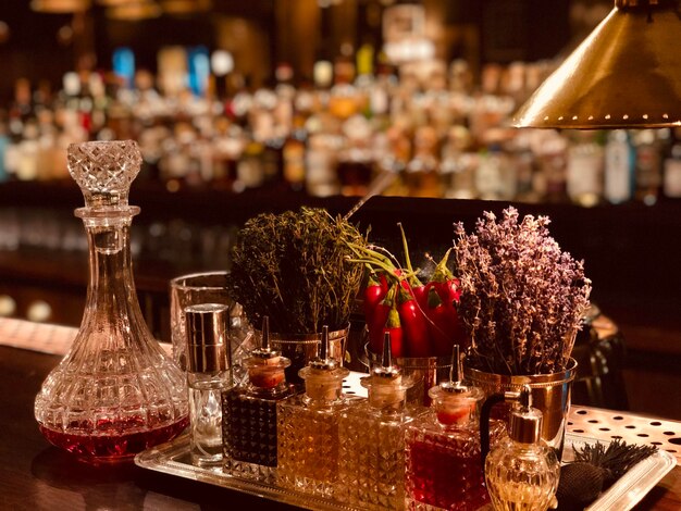 Photo close-up of wine bottles on table