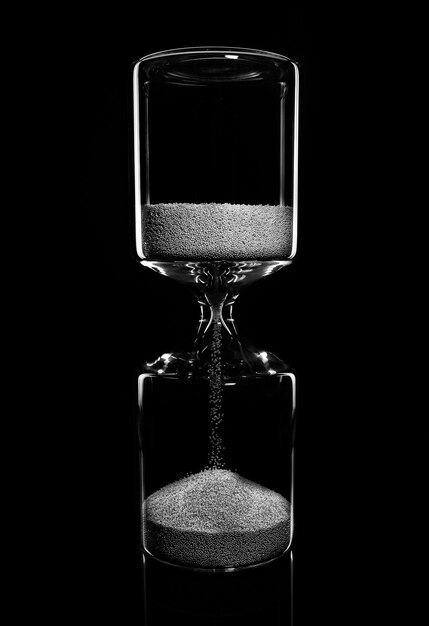 Photo close-up of wine glass against black background