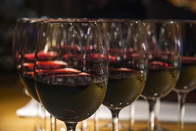 Photo close-up of wine glass on table