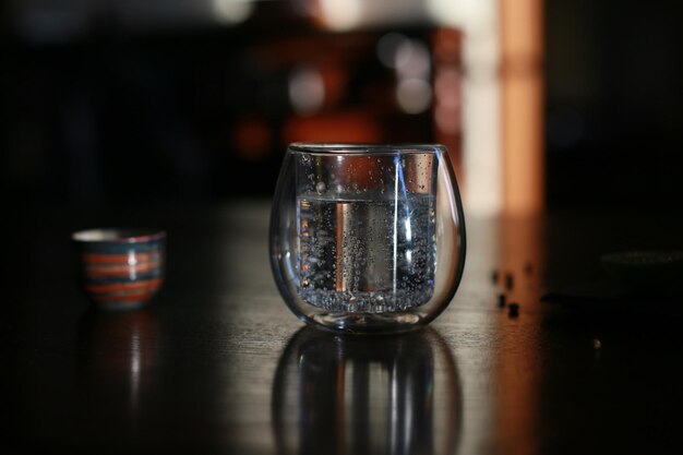 Photo close-up of wine glass on table