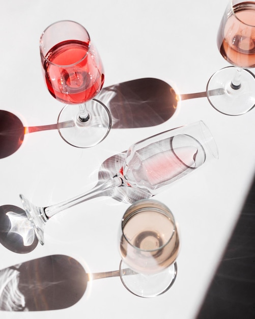 Photo close-up of wine glass on table