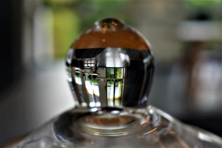 Photo close-up of wine glass on table