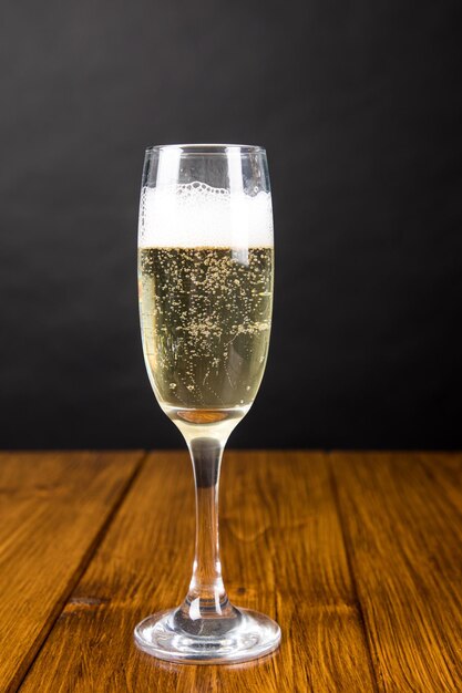 Photo close-up of wine in glass on table