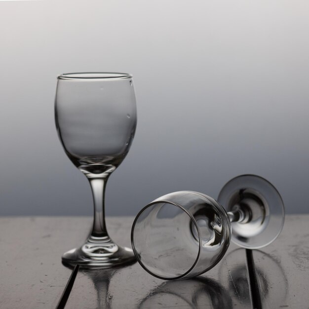 Photo close-up of wine glass on table