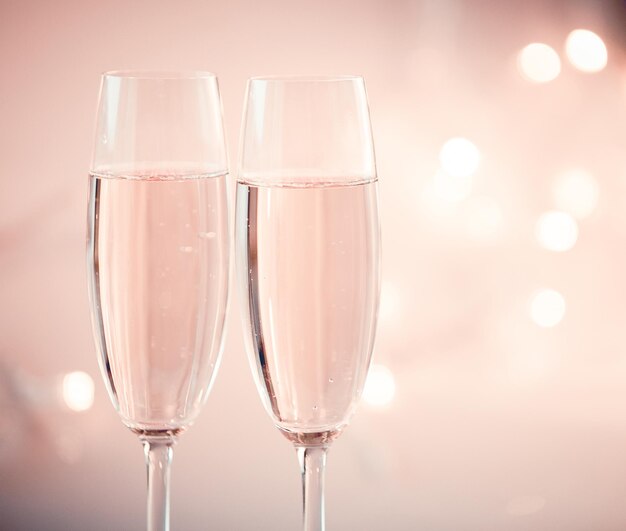 Photo close-up of wine glass on table