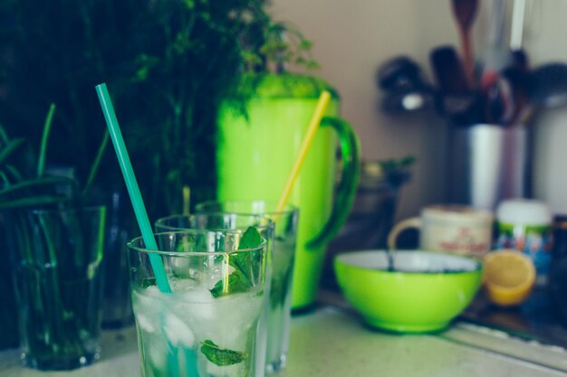 Photo close-up of wine glasses on table