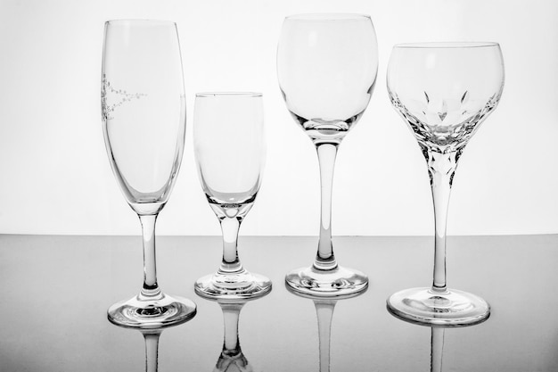 Photo close-up of wine glasses on table