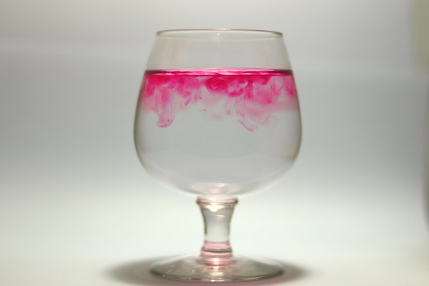 Photo close-up of wineglass against white background