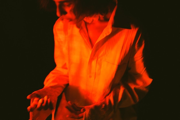 Photo close-up of woman against red light