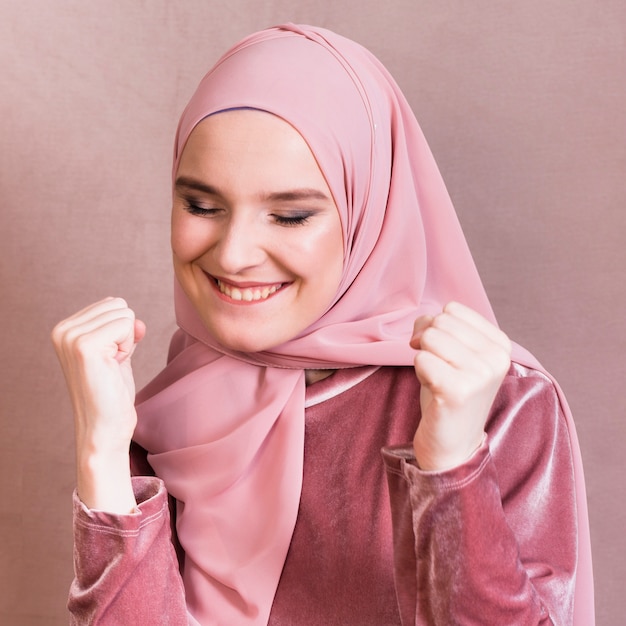 Photo close-up of a woman celebrating her success with clenching fist