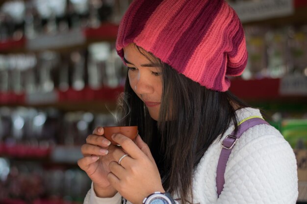 Photo close-up of woman drinking tea