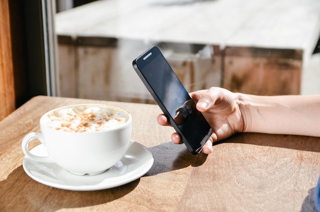 Close-up of woman hand holding coffee