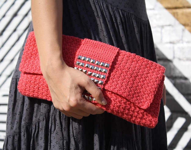 Photo close-up of woman holding a clutch