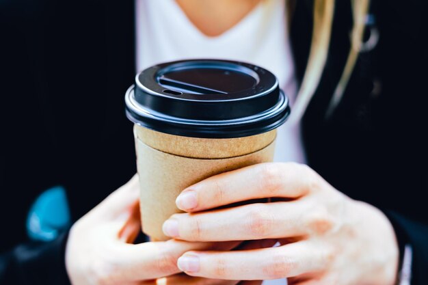 Photo close-up of woman holding drink