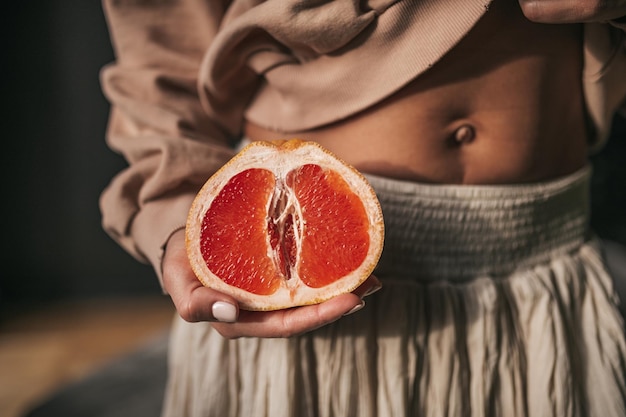 Photo close-up of woman holding fruit