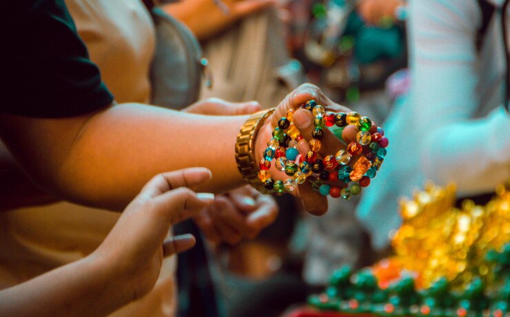 Photo close-up of woman holding ice cream